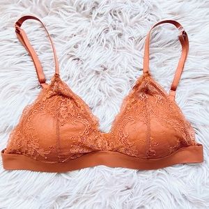 🔆 Host Pick - Joe Fresh Intimates Lace Overlay Bra in size Small NWOT